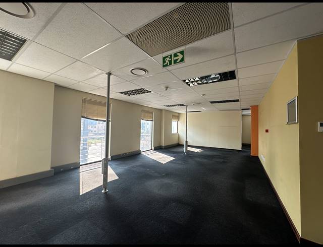 432M² OFFICE TO LET IN ECO PARK ESTATE